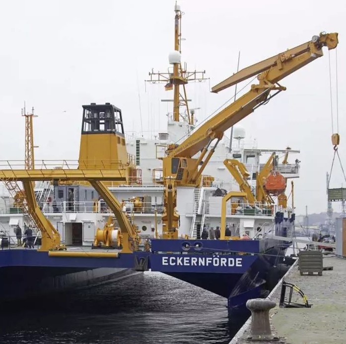 Offshore crane series